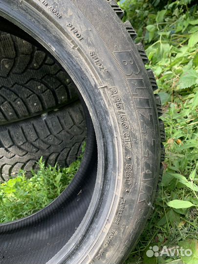 Bridgestone Blizzak Spike-02 225/50 R17