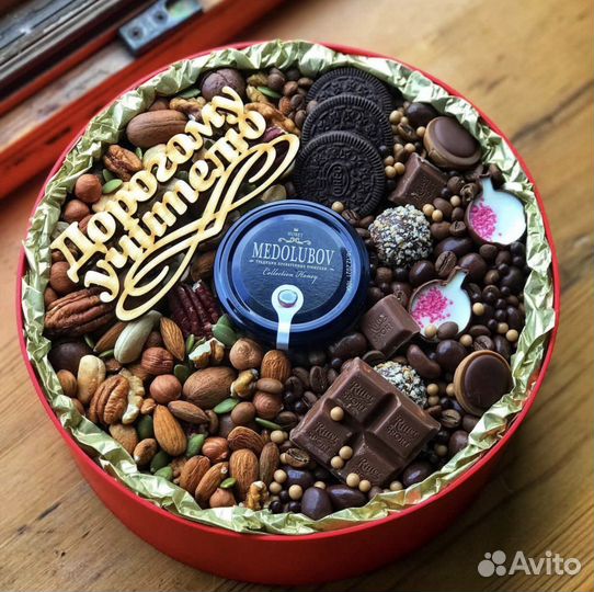 Подарочный набор клубника/орехи/конфеты