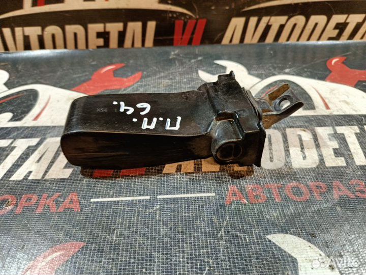 Ограничитель двери передний правый Skoda Rapid