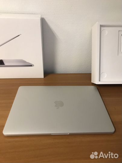 MacBook pro 13 2020 i7 16 512