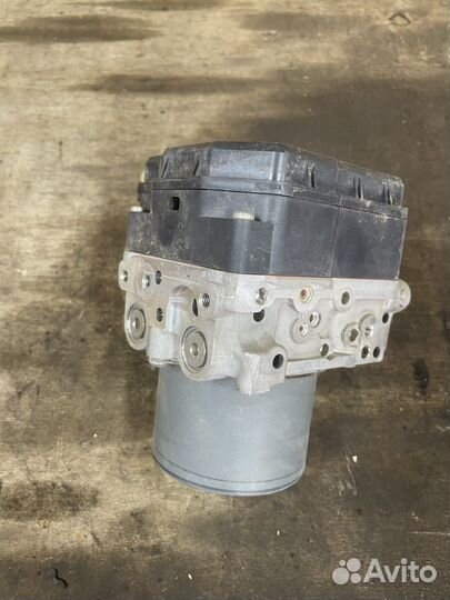 Блок abs nissan fuga y51