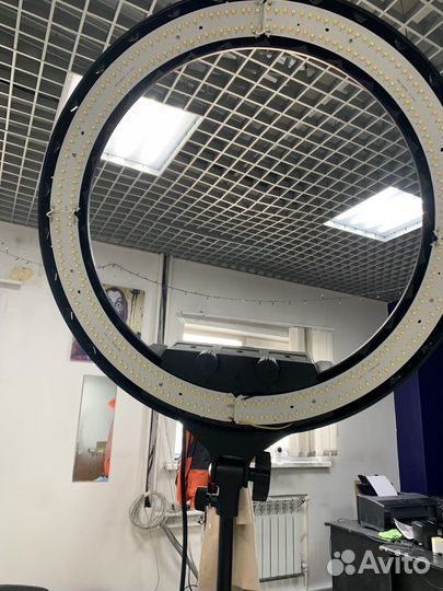 Кольцевая лампа 45 см со штативом