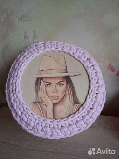 Вязаная корзинка ручной работы