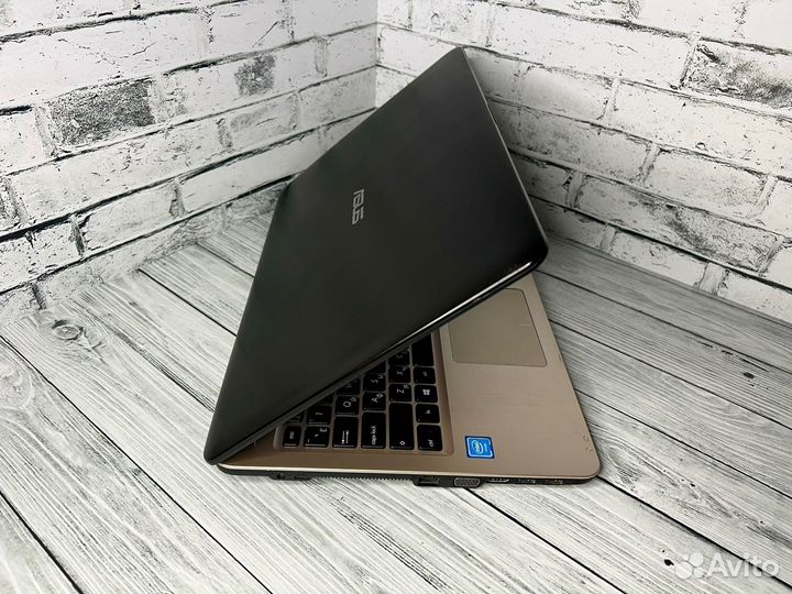 Офисный ноутбук Asus