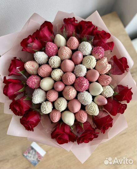 Клубничные ягодные букеты клубника в шоколаде