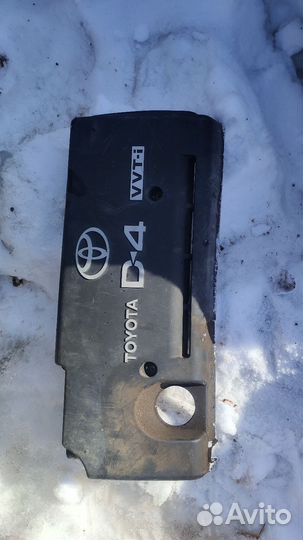 Декоративная крышка мотора Toyota Avensis t250