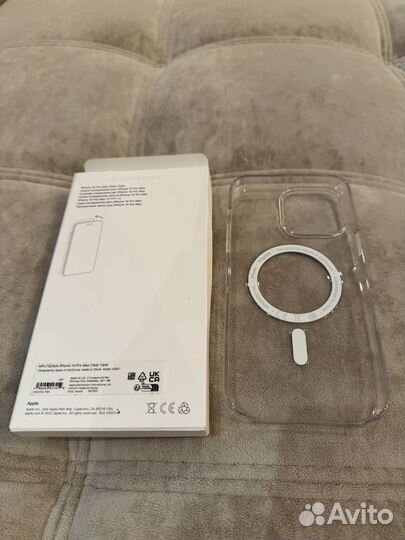 Прозрачный чехол на iPhone 14 Pro Max