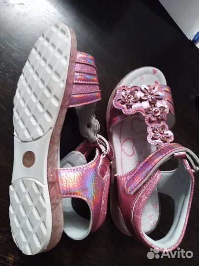 Сандалии для девочки 29 размер новые