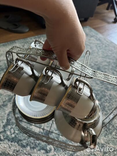 Сервиз чайный: чайник, чашки и блюдца