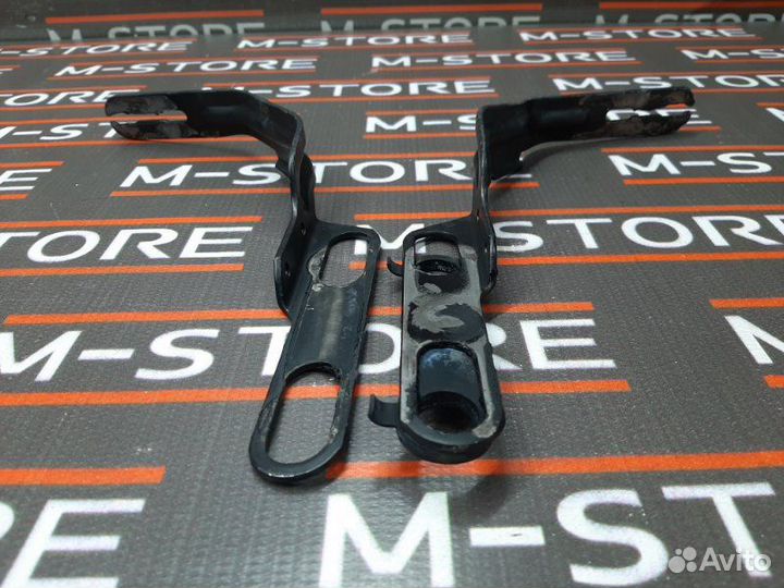 Кронштейн глушителя Mercedes-Benz S-Class W221