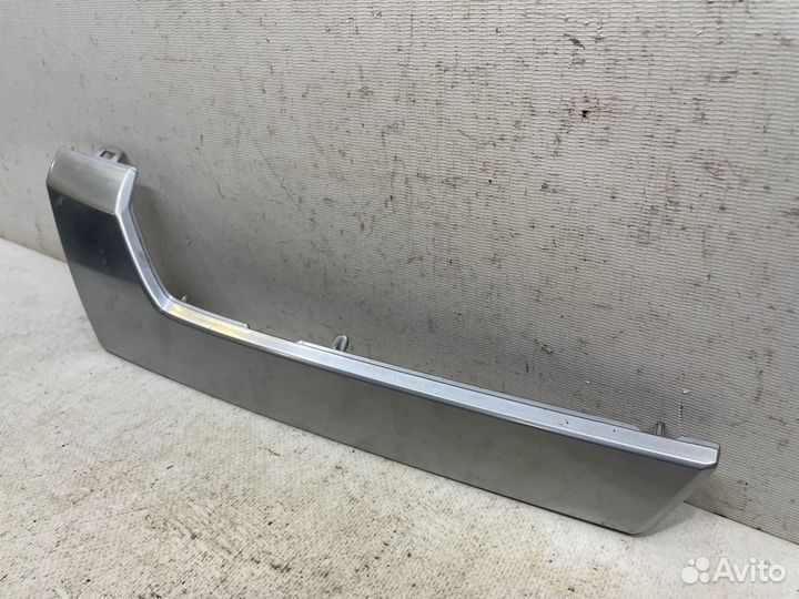 Молдинг решетки радиатора правый Mitsubishi