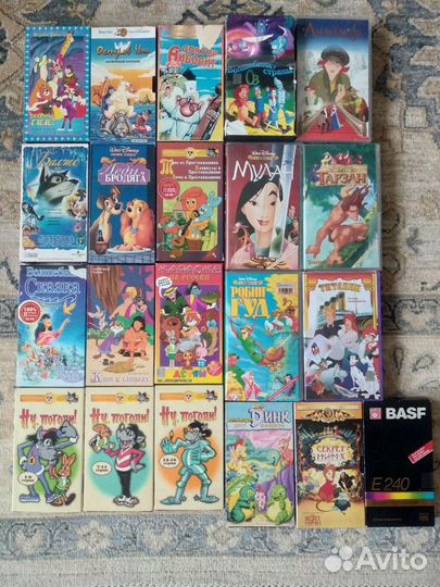 DVD-диски, кассеты с мультфильмами