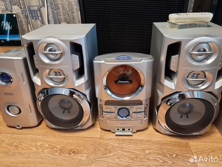 Музыкальный центр(кассеты,aux,fm,cd)