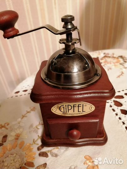 Кофемолка ручная деревянная