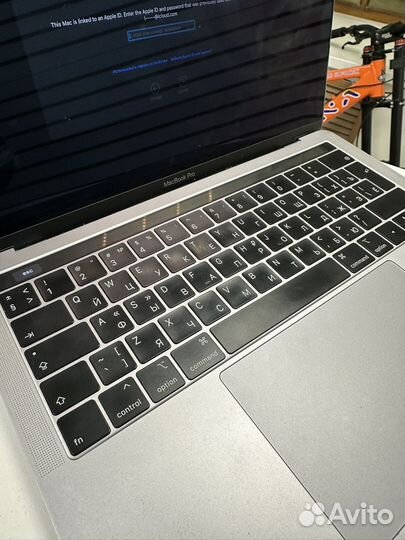 Apple MacBook Pro 13 2018 touch bar заблокирован