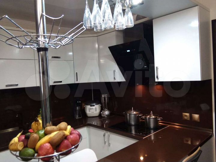 3-к. квартира, 80 м², 13/16 эт.