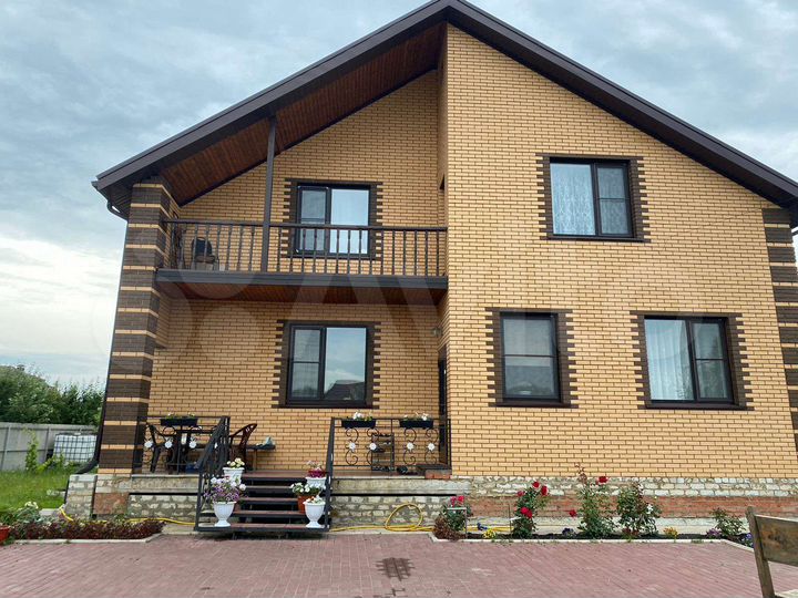 Дом 230 м² на участке 10 сот.