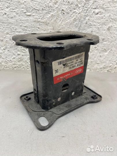 Кронштейн усилителя лонжерона Kia Ceed 1 правый