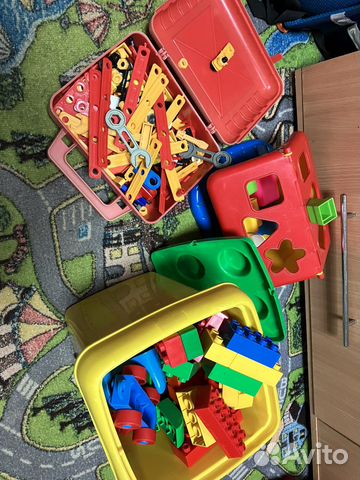 Детские игрушки(конструктор)