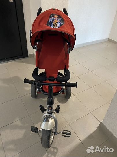 Детский трехколесный велосипед с ручкой