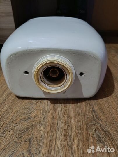 Сливной бочок, боковая подводка