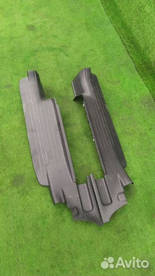 Накладки на пороги Комплектом Toyota Wish ZNE10