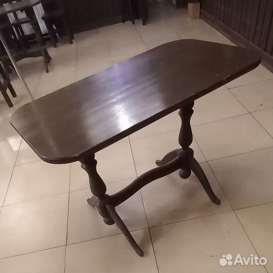 Деревянный стол