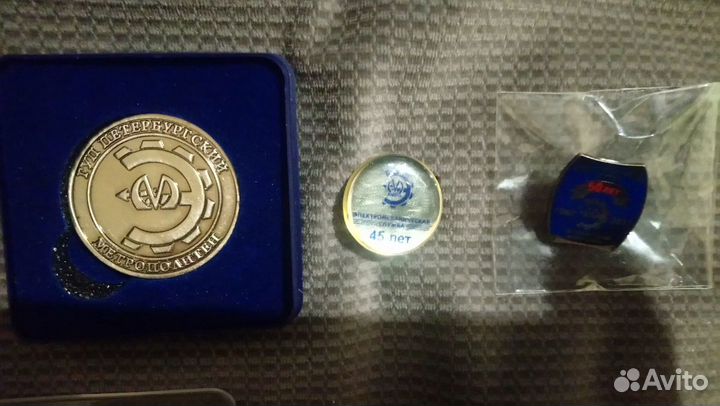 Значки, медаль