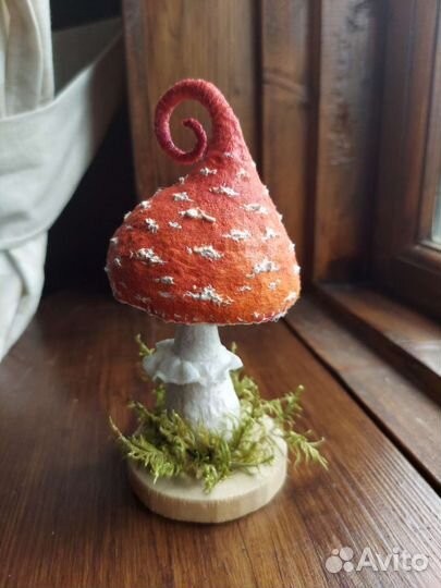 Мухомор на подставке