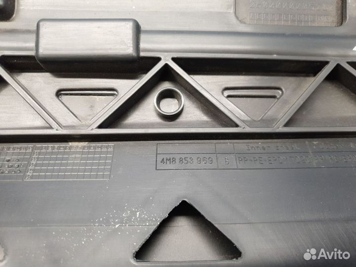 Молдинг двери левый задний Audi Q8 4M8 2018