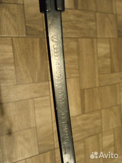 Поводок стеклоочистителя левый Audi 100, 200 C3