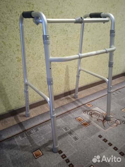 Ходунки для взрослых шагающие