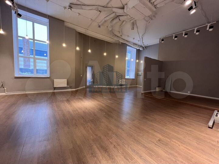 Помещение на первом этаже, 158 кв. м