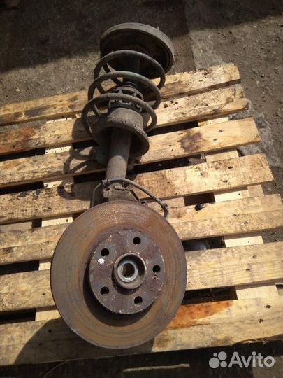 Стойка амортизатора передняя левая Renault Safrane