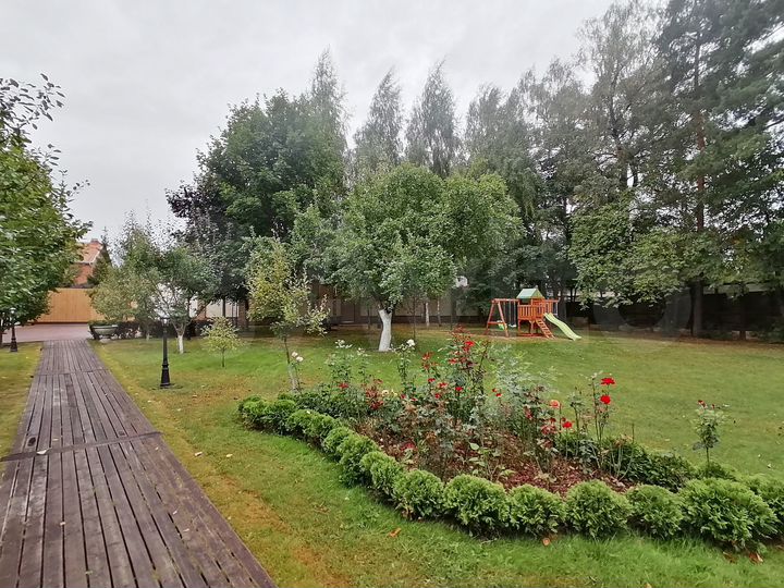 Коттедж 200 м² на участке 15 сот.