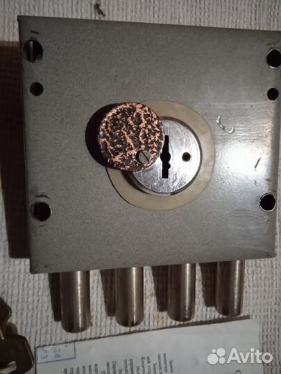 Замок накладной сувальдный