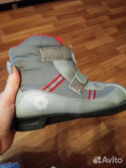 Лыжные ботинки