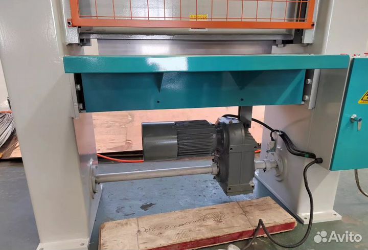 Станок для обработки шпона BJ2210