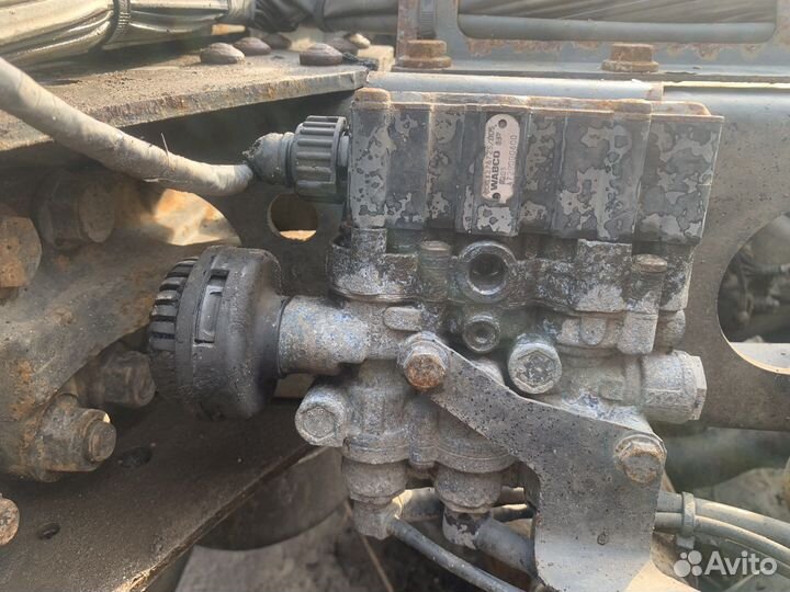 Кран уровня пола Мерседес Актрос Аксор Атего Actro