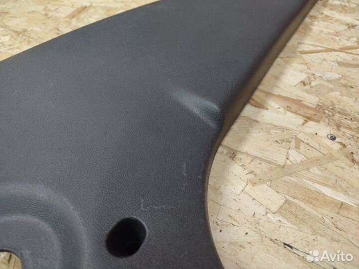 Обшивка средней стойки правая Renault Sandero