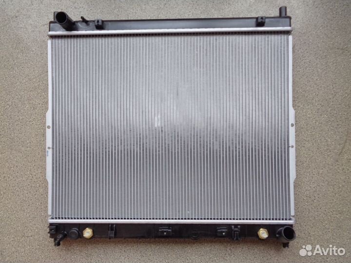 Радиатор охлаждения двигателя SsangYong Rexton