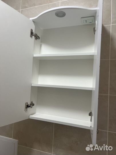 Зеркало с ящиком