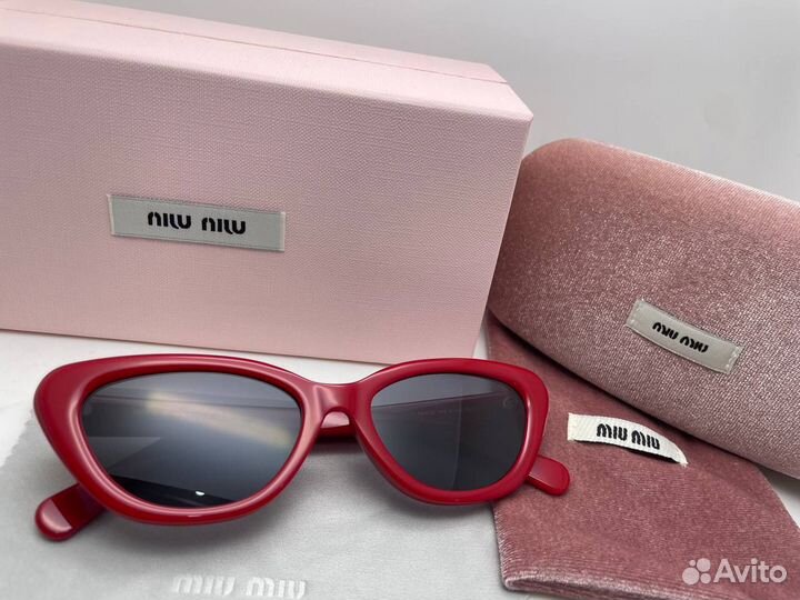 Солнцезащитные очки женские miu miu