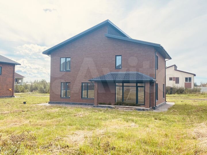 Коттедж 219 м² на участке 10,8 сот.