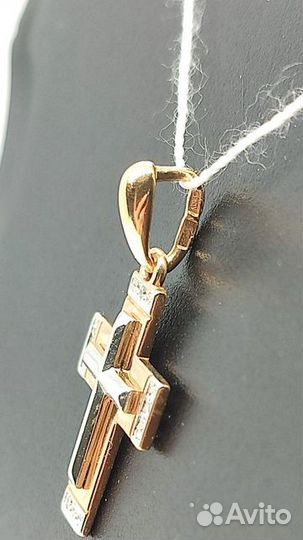 Золотая подвеска с камнем