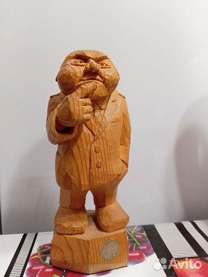 Фигурки из дерева