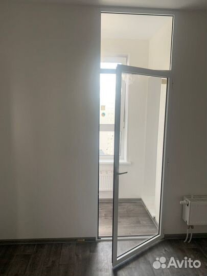 Дверь алюминиевая со стеклом