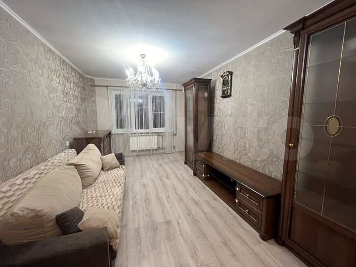 2-к. квартира, 54 м², 3/9 эт.