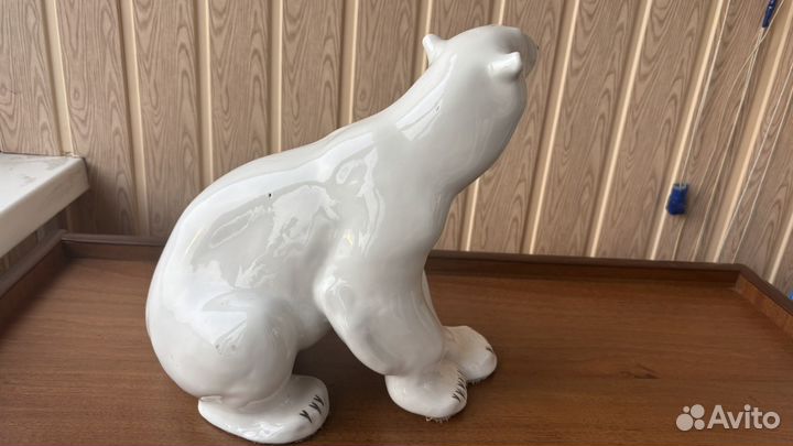 Статуэтка белый медведь