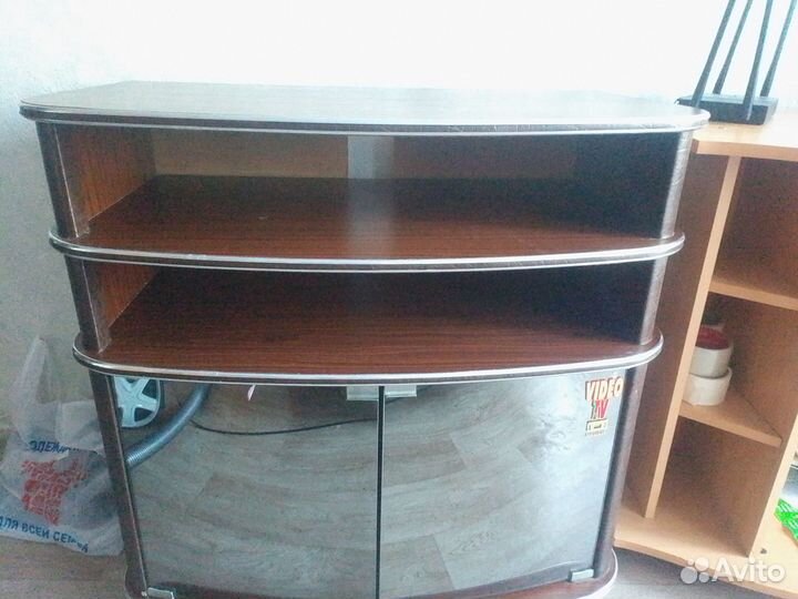 Продам тумбочку